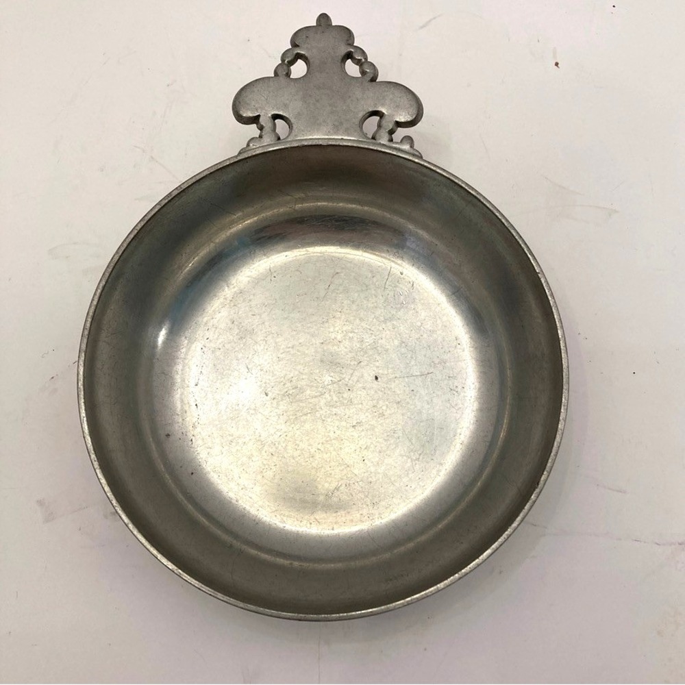 Les Etains du Manoir Pewter Porriger Paris France 5.5" Across Vintage‎ Handle
